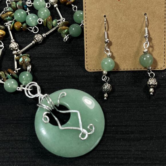 Handcrafted Unique Green Aventurine Donut Silver Wire Wrapped Bead 23 inches - Picture 2 of 3